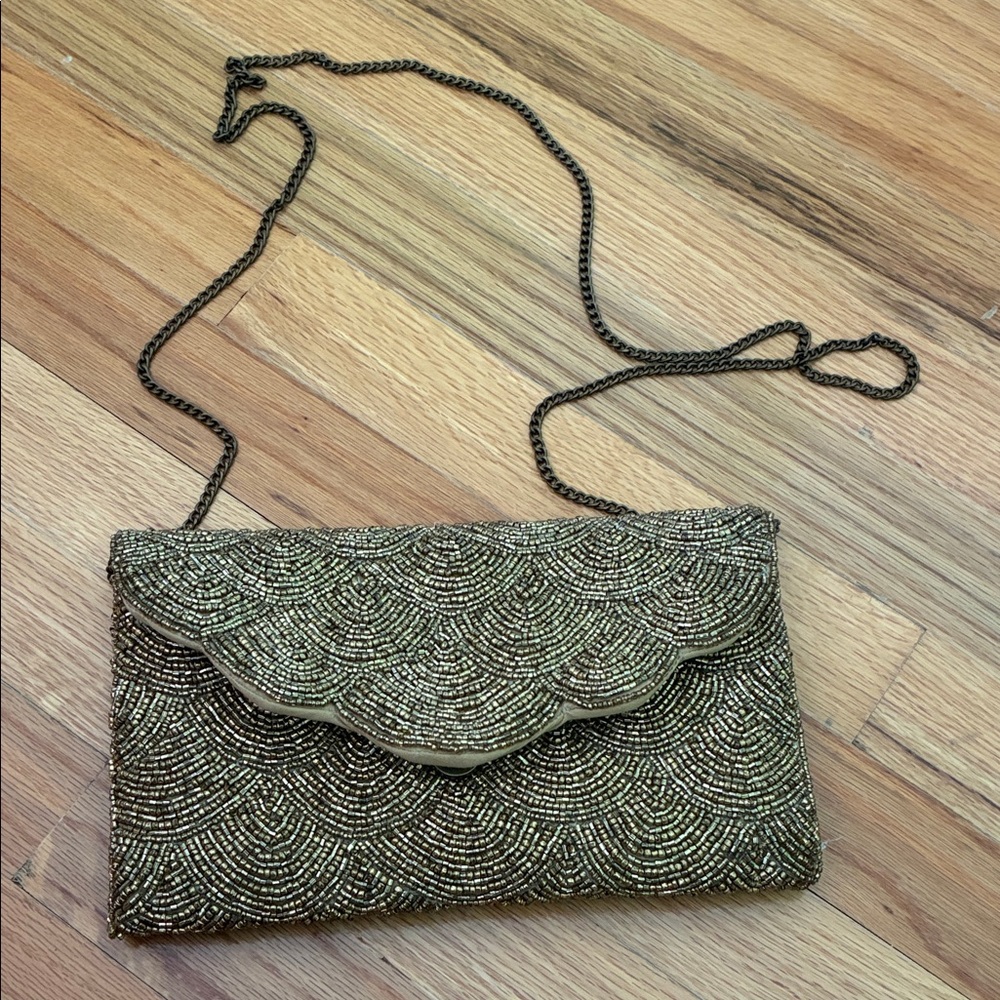 Gold occasion bag with removable gold chain